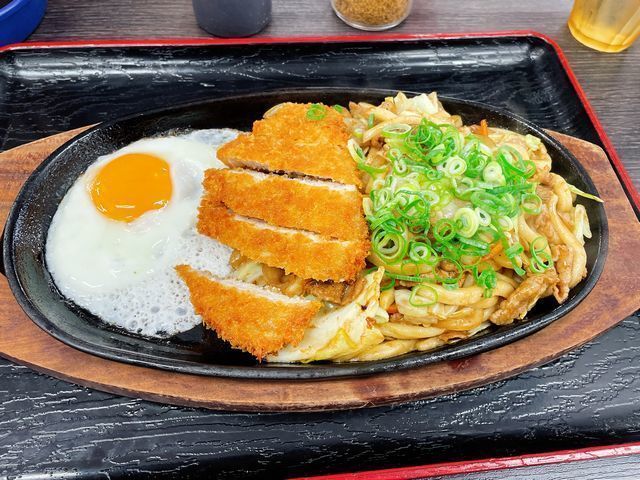 誕生記念祭でした、「資さんうどん．諸岡店」（７）で、贅沢にカツのせ焼きうどん！！: かめ。。。さて、何食べようか